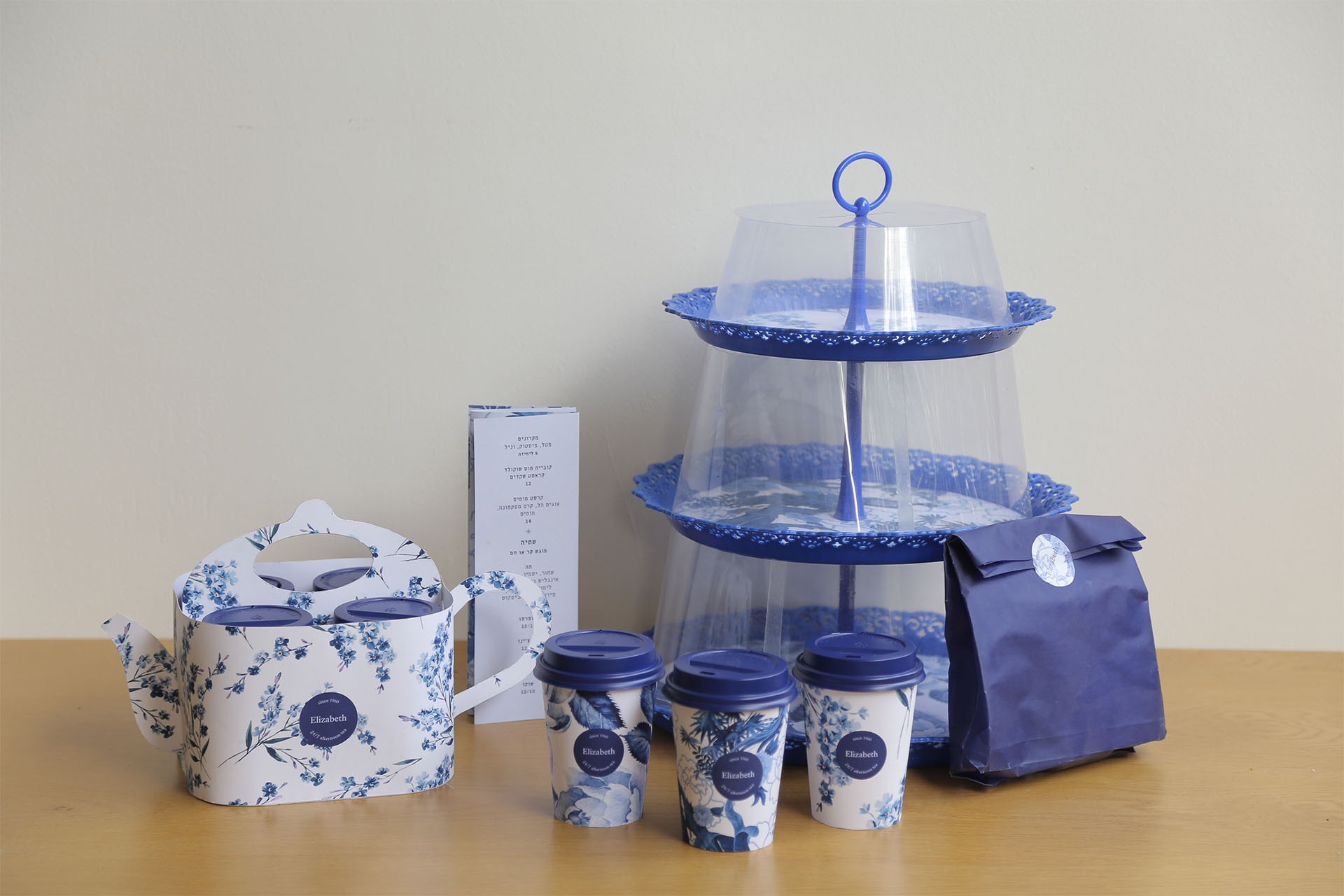 Logo design for the brand Redo on green gradient background